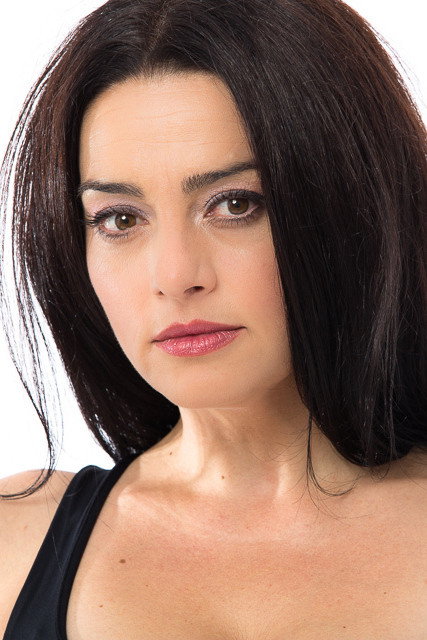 Maria Obretin as Vera in Octav