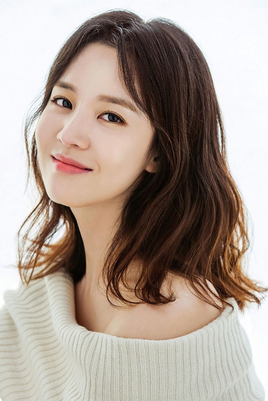 손성윤 as Jacqueline Taylor (Choi Min-ha) in The Elegant Empire