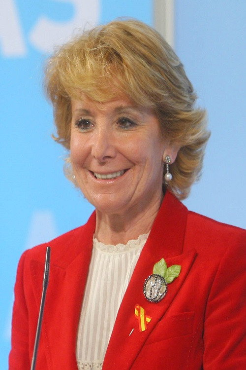 Esperanza Aguirre as Colaboradora in Cuentos chinos