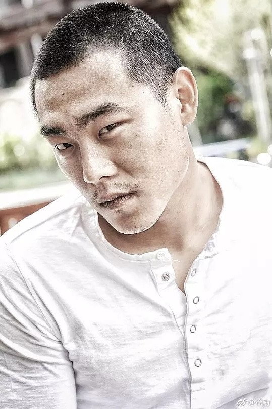 Xu Li as 白连长 in Survival