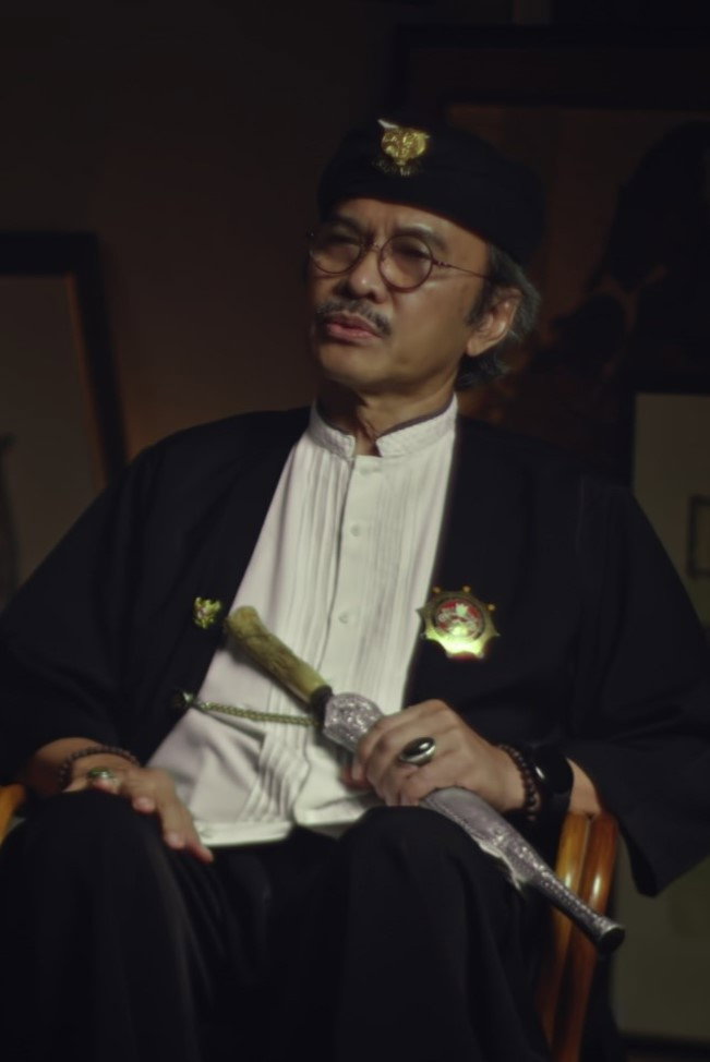 Roza Rahmadjasa Mintaredja as Kang Oca in Kujang Sasaka Bwaga Sunda