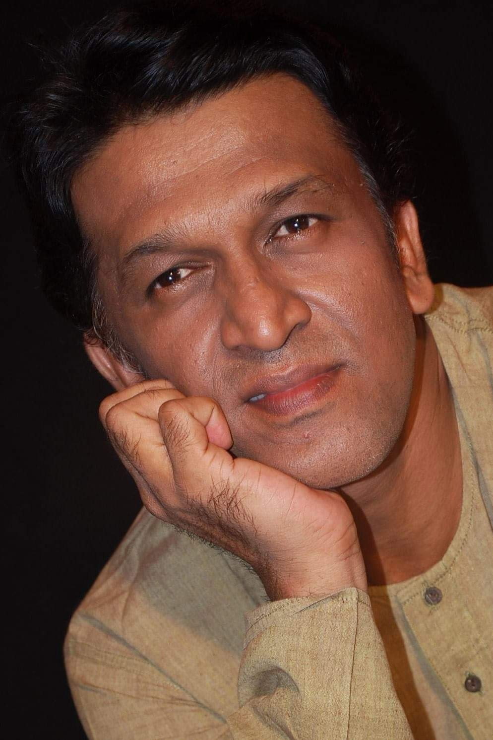 Gazi Rakayet as Saifur Rahman in The Last Thakur