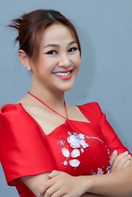 Trà Ngọc as Hoa in Đuổi Bắt Thanh Xuân