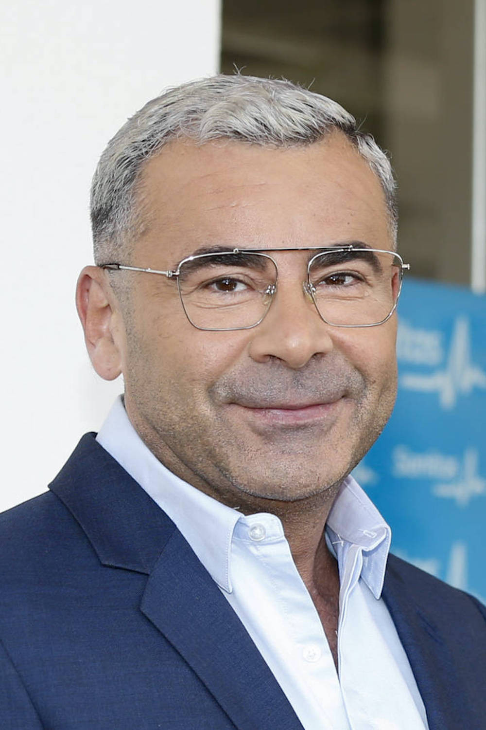 Jorge Javier Vázquez as Presentador in Cuentos chinos