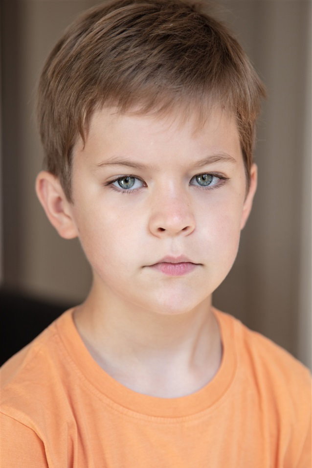 Gaël Raës as Luka enfant in Quantique