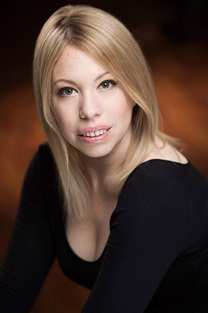 Lauren McGibbon as Wilma in Scaredy Cats