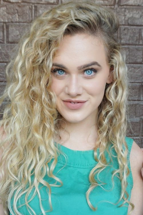 India Batson as Liz in Seduction & Snacks