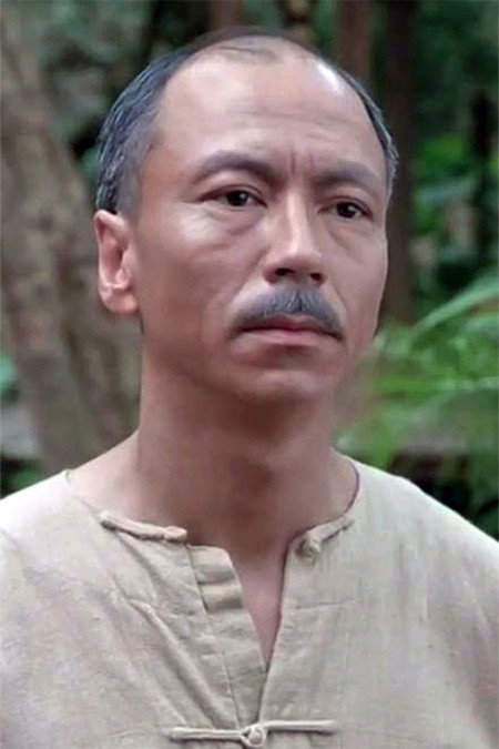 陳國新 as Director Kang in Children of the Dragon