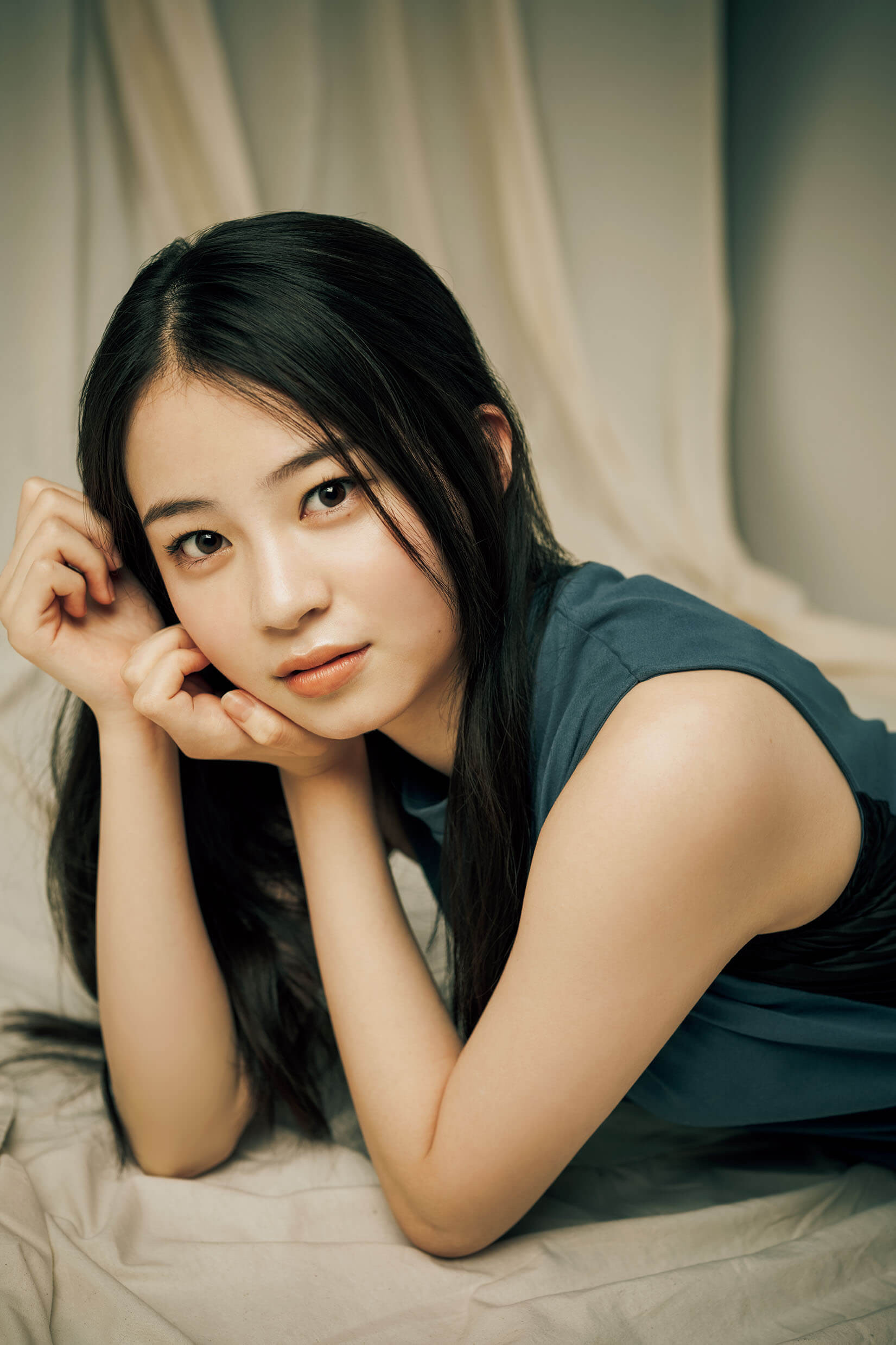 三浦理奈 as Rinka in Swimming in a Sand Pool
