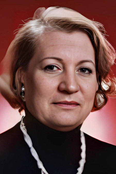 Emel Çeviren as Gülsüm Ana in Don't Let Them Shoot the Kite