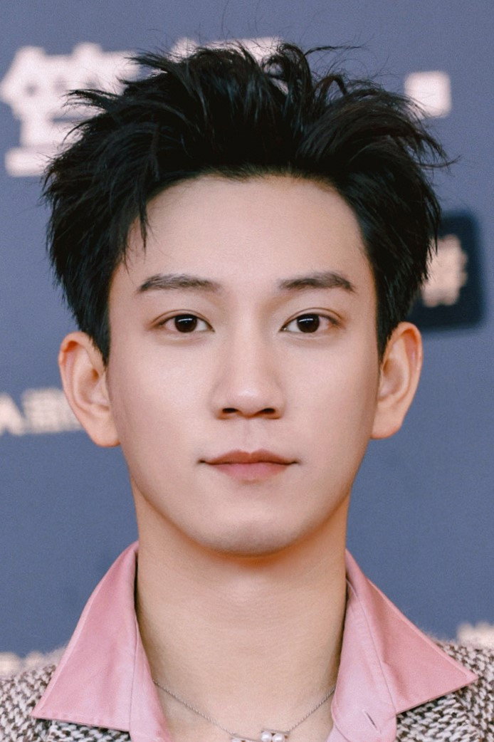 王子奇 as Xin Qi in The Love You Give Me