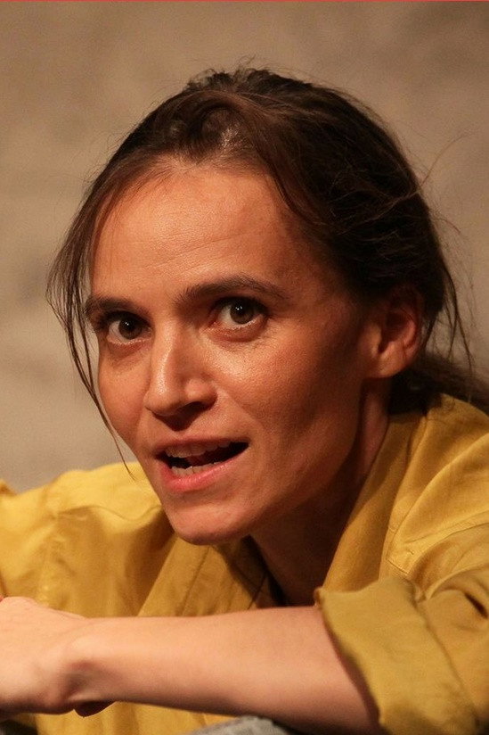 Majsai-Nyilas Tünde as Anya in A Karantén Zóna