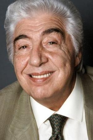 Gino Bramieri as Ambrogio in Il medico delle donne