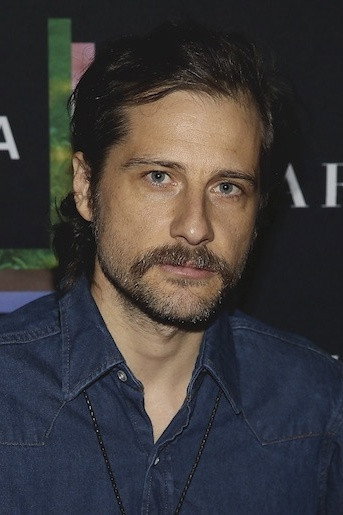 Kentucker Audley as Leo in Sun Don't Shine