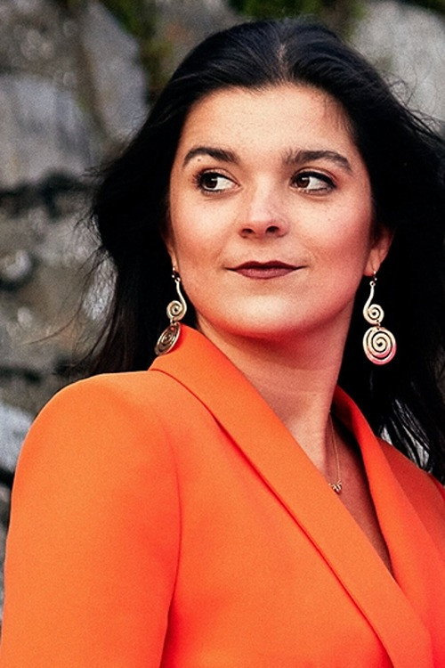 Máire Ní Churraoin as Self - Presenter in Teach Spraoi