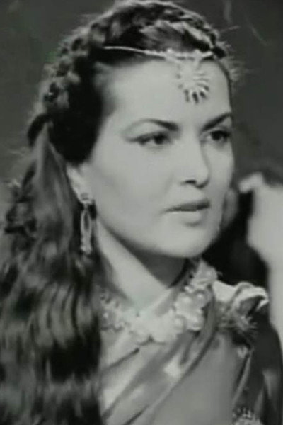 Pola Morelli as Ojeni in Kendini Kurtaran Şehir