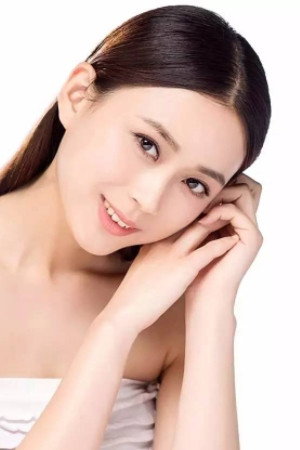 胡文珊 as Sister A Mi in Love in the Strait