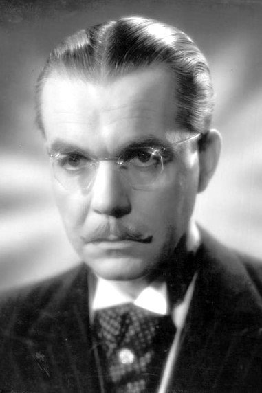 Franz Schafheitlin as Direktor in Everything for Dad