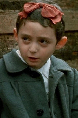 Mariya Baranova as Katya (10 years) in The Inner Circle