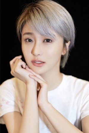 Bing Chen as Qu Xiaoou in If Time Flows Back