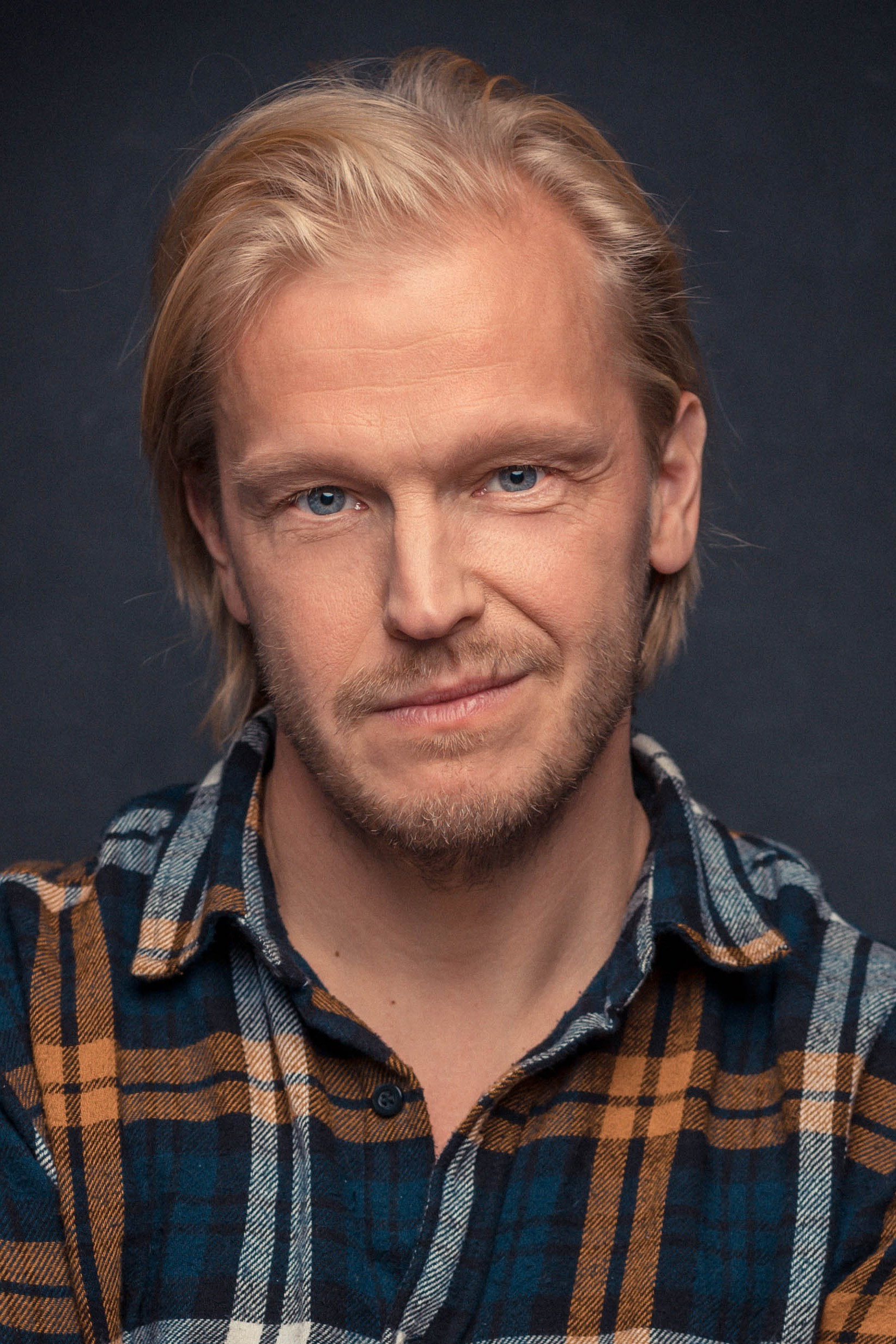 Tatu Mönttinen as Syntymäpäiväsankarin isä in Joy the Magic Clown