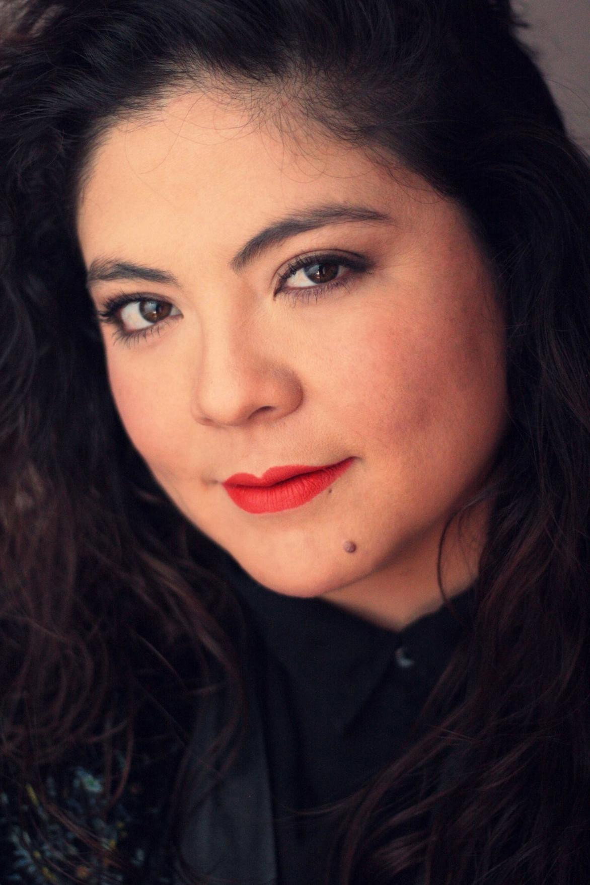 Luz Aldán as Diana in Supertitlán
