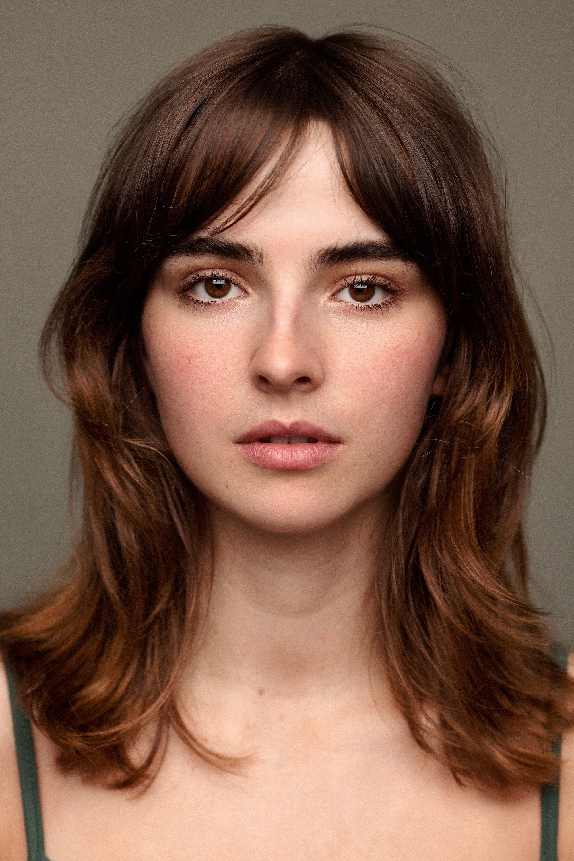 Aitana Doyle as Charlie in Canicas