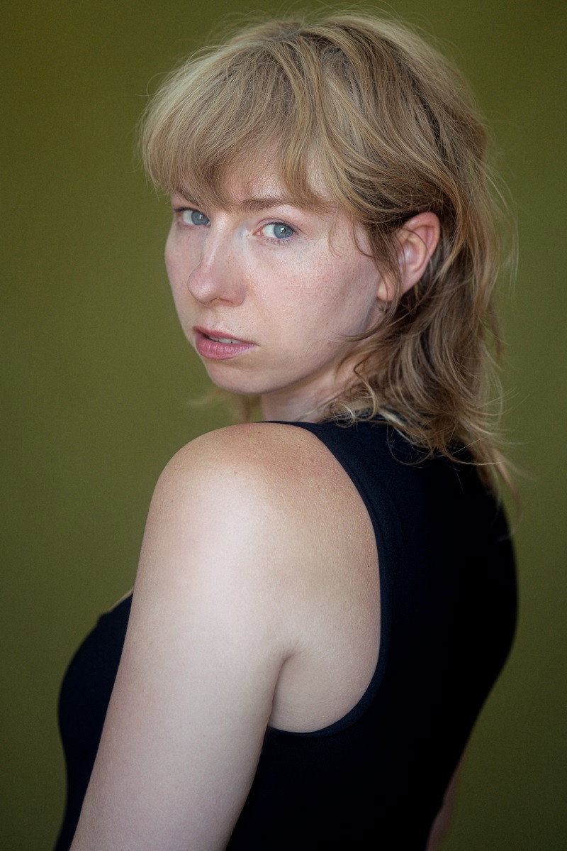 Lindsay Zwaan as Sally in Bodem
