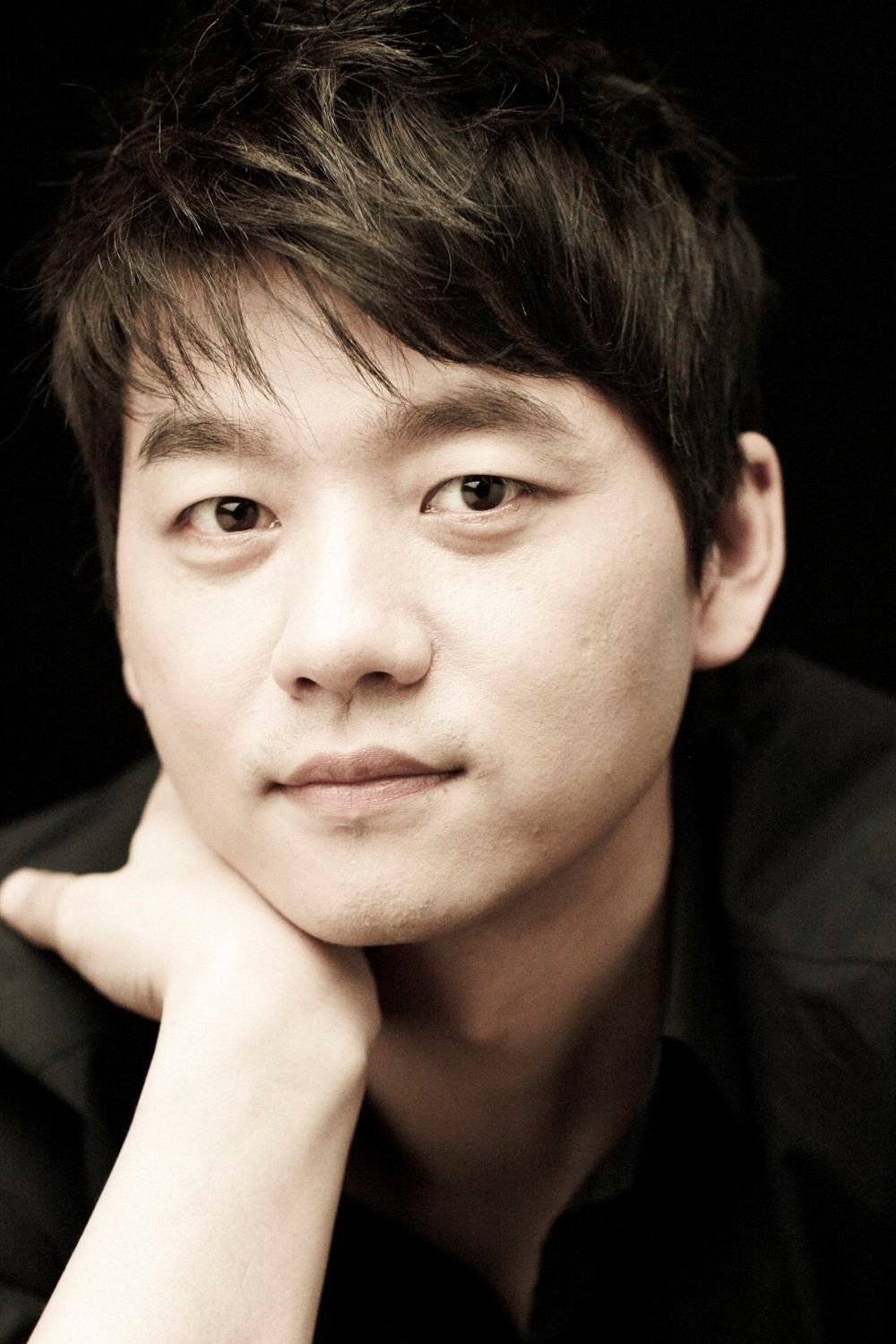 김승수 as Park Young Duk in Don't Ask Me About the Past