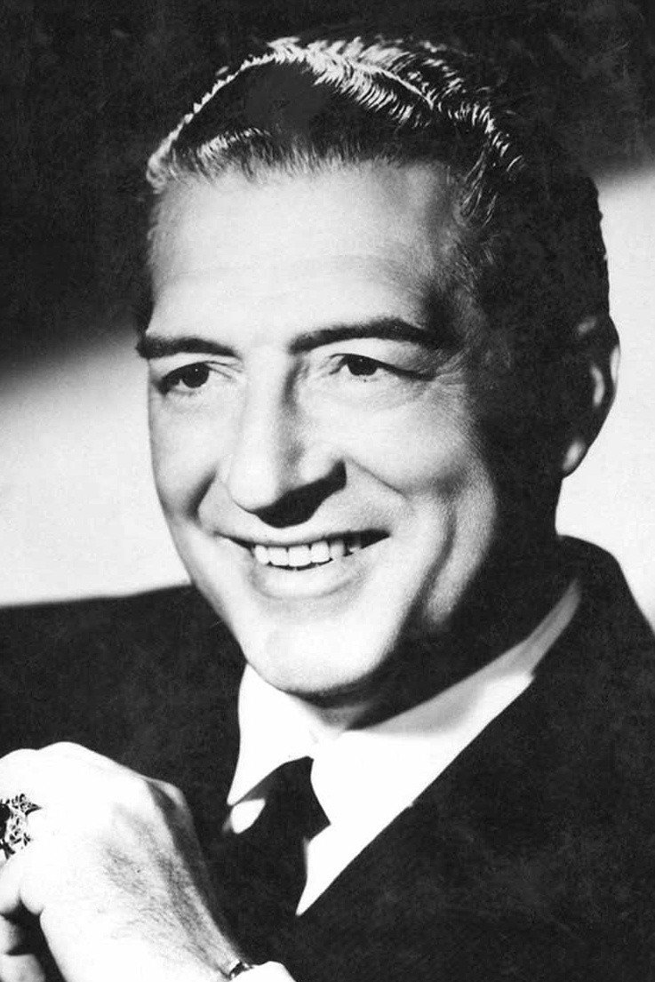 José Baviera as Sr. Walter in El Buen Mozo