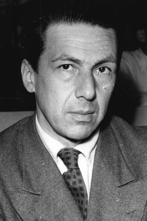 Vladimir Pozner as Himself in Red Army