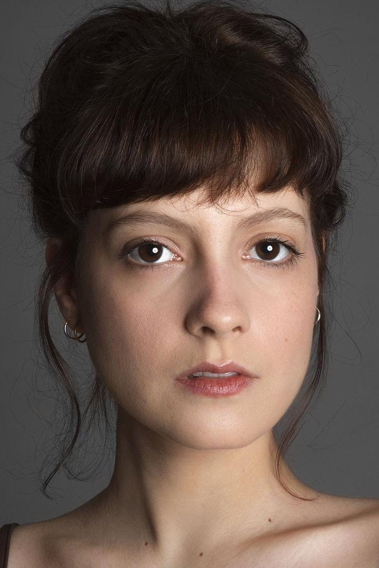 Ana Lopes as Natália (Jovem) in Nazaré