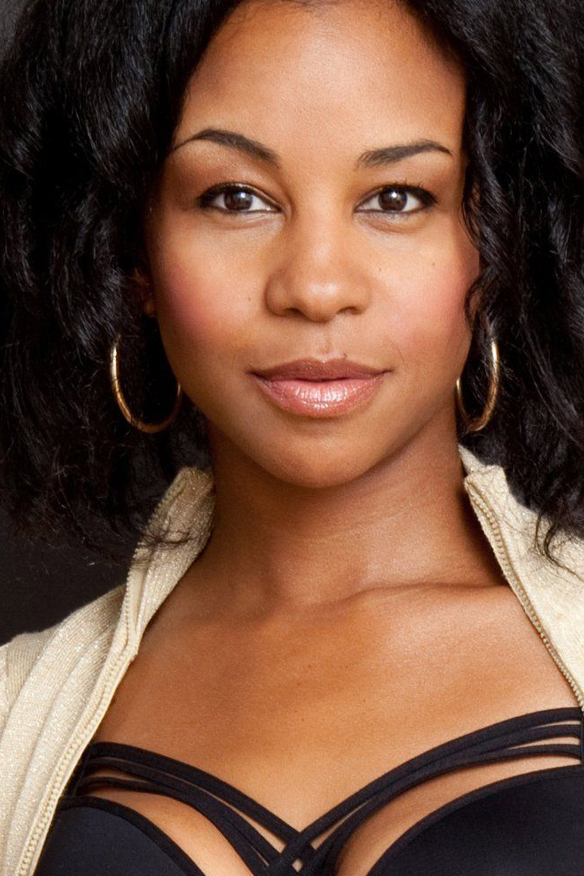 Aasha Davis as Lillly McNight in Queens of Christmas