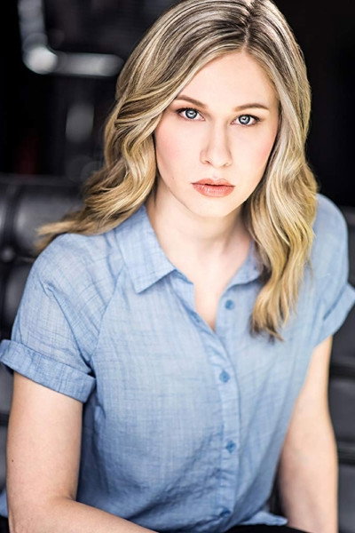 Nicole LaPlaca as Leighton in Royal New Year's Eve