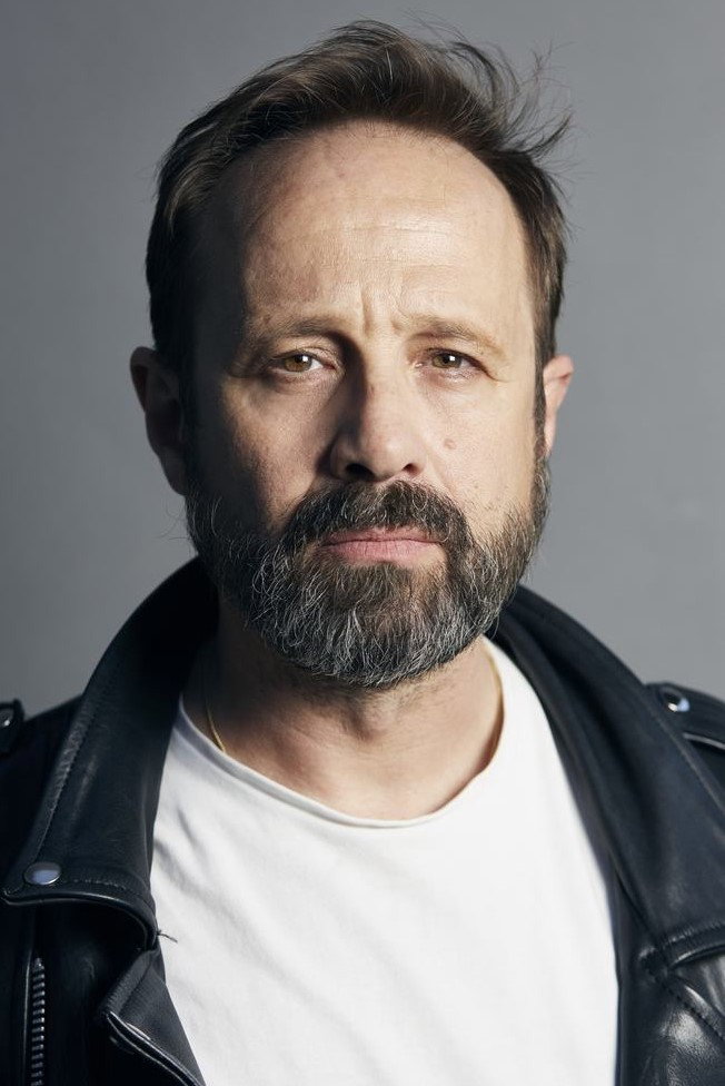 Patxi Freytez as Subinspector Mikel Miralles in El comisario