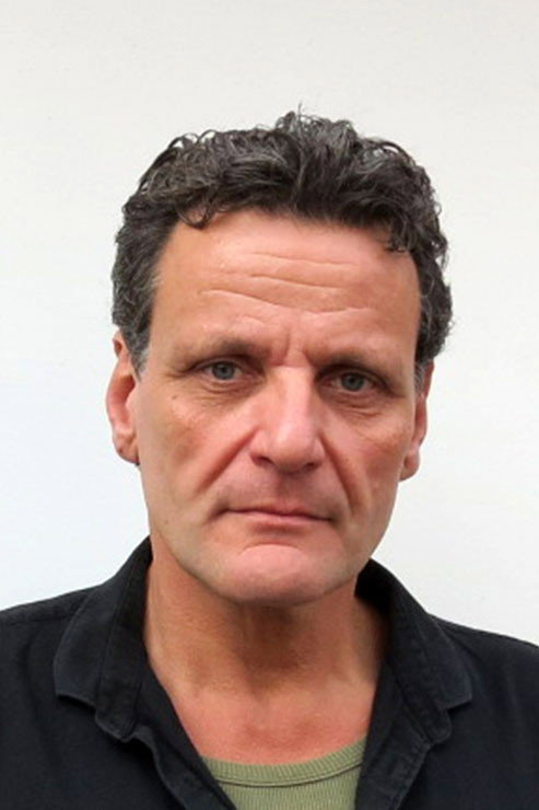 Bart de Vries as Hans in De Avondboot