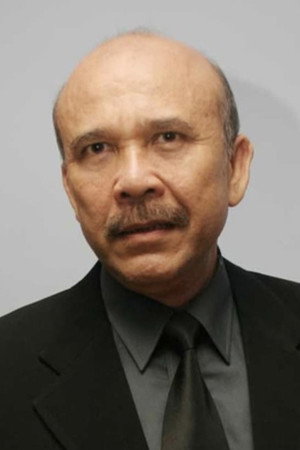 El Manik as Pak Bambang in Dalam Mihrab Cinta