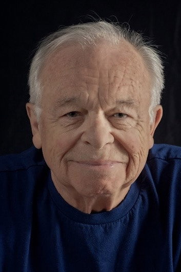 Raymond Cloutier as Roberto in Tar Angel