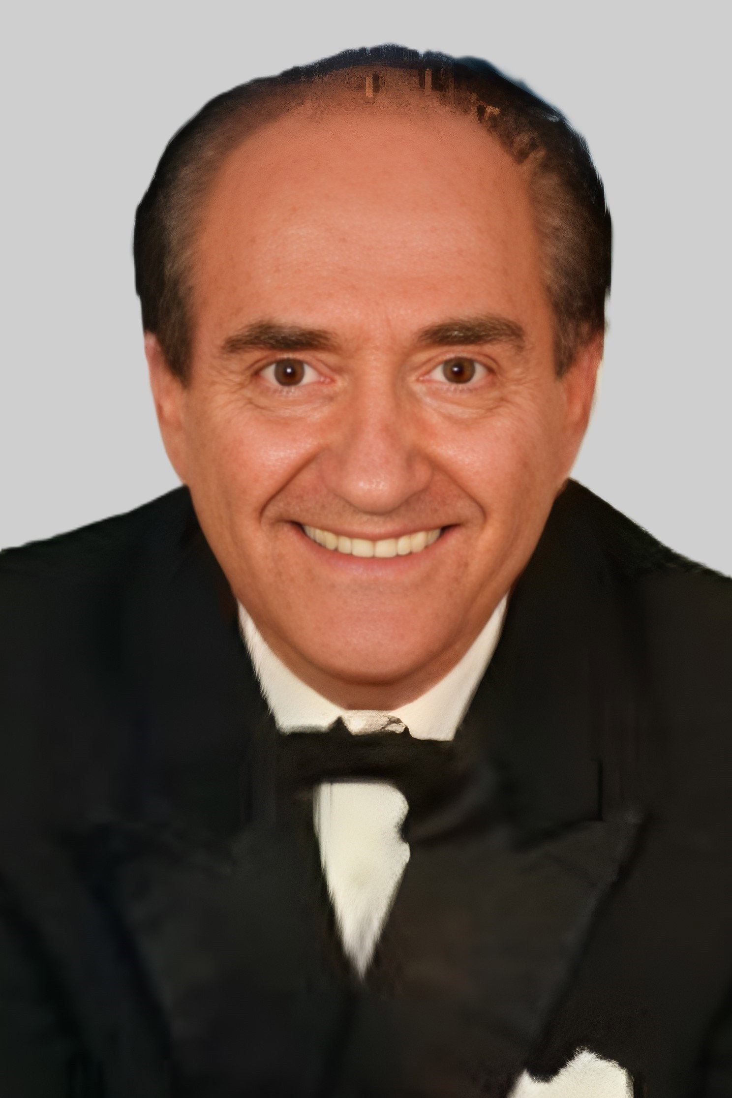 Conrado Tortosa 'Pipper' as Julián in Street Warriors II