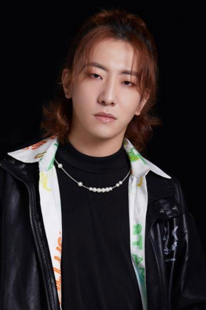 胡亞捷 as (voice) in 神探小五