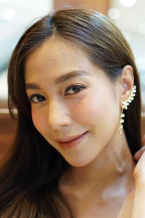 Fern Thitinun Suwanthaworn as Nara in Buang Hong