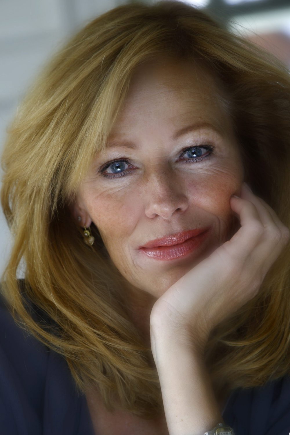 Suzanne Bjerrehuus as Værtinde in Super-Chancen