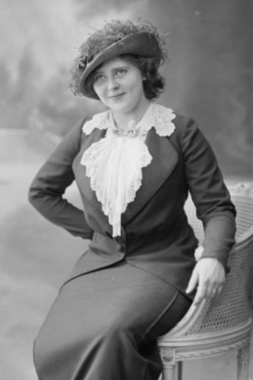 Mien Duymaer Van Twist as Mrs Bennet in Pride and Prejudice
