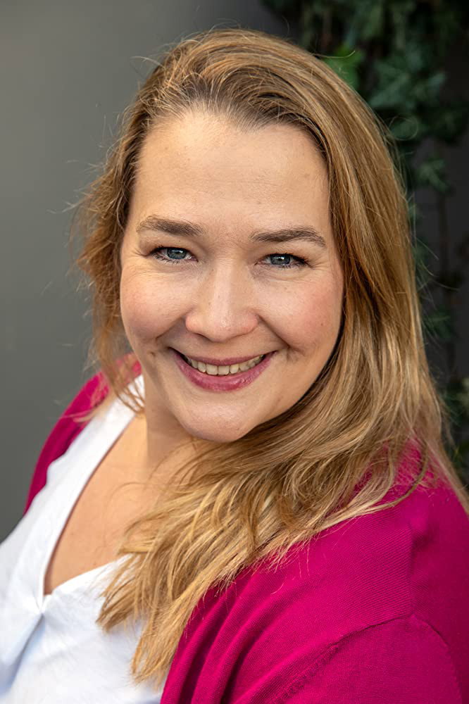 Barbara Bauer as Traudl Meir in Der Kaiser von Schexing
