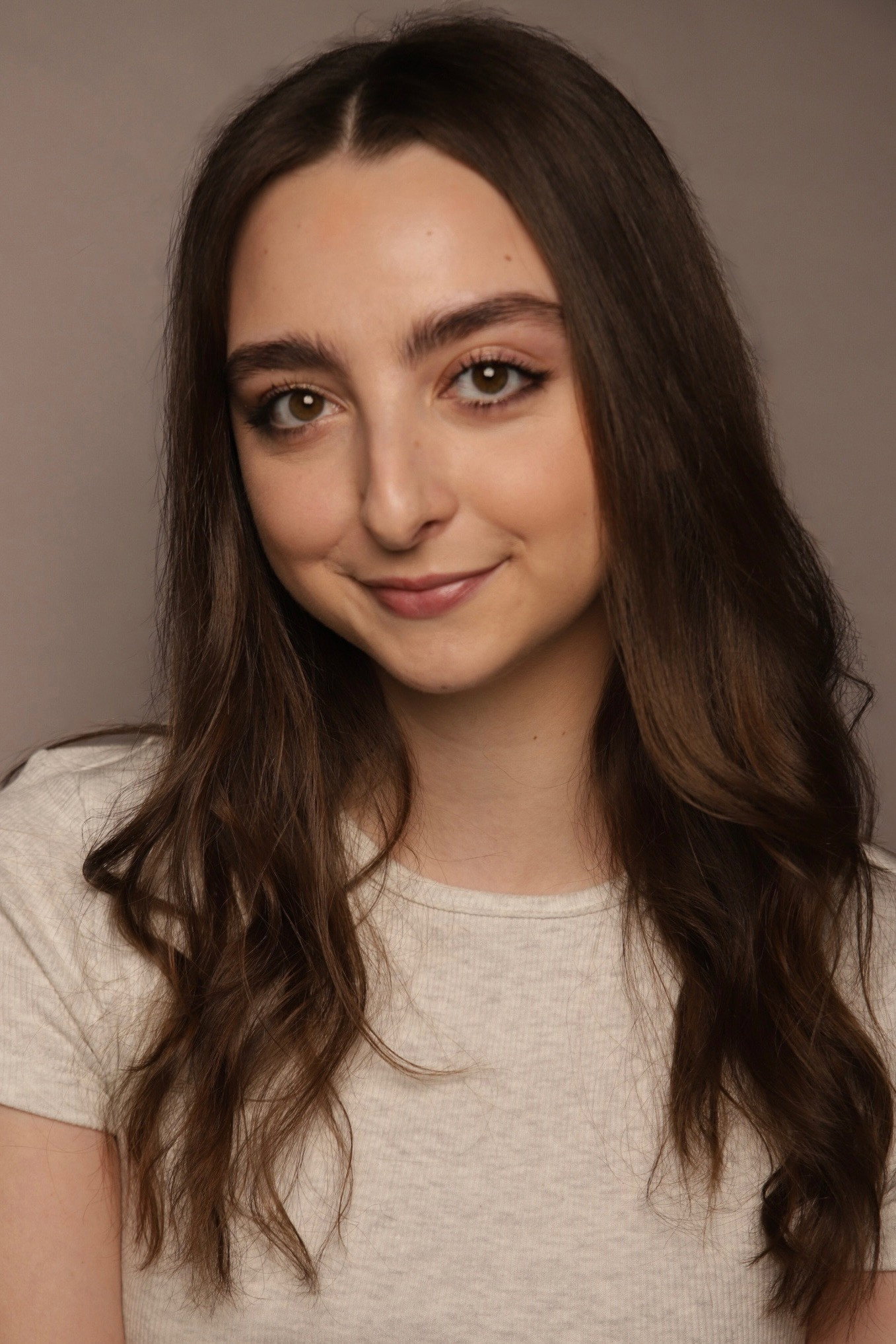 Alessia Fionda as Mia in Cake