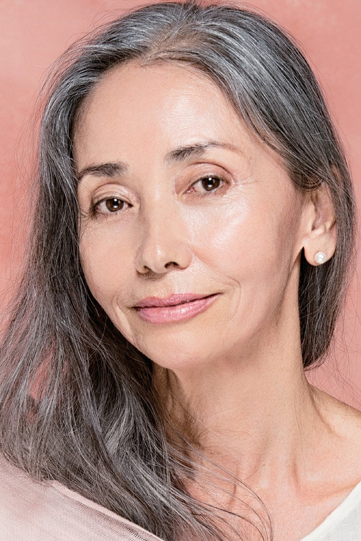 문숙 as Sim Young-hee (Mo-mi's mother) in Mask Girl