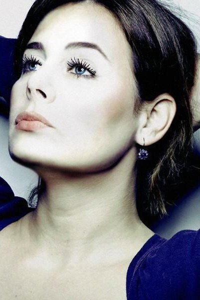 Ariane Séguillon as Josiane in Madame