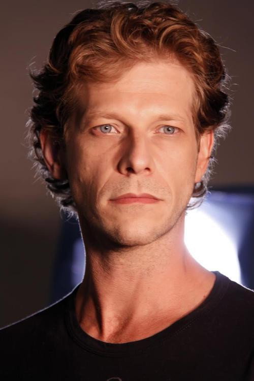 Felipe Kannenberg as Hans in Meteoro