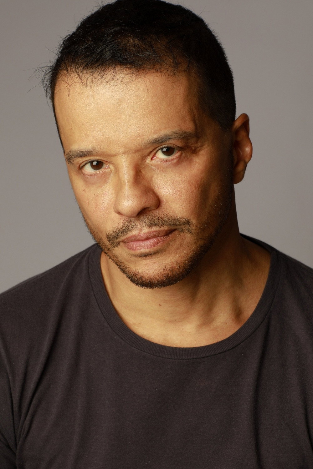Paulo Vinícius as Mário in The Fifth Monkey