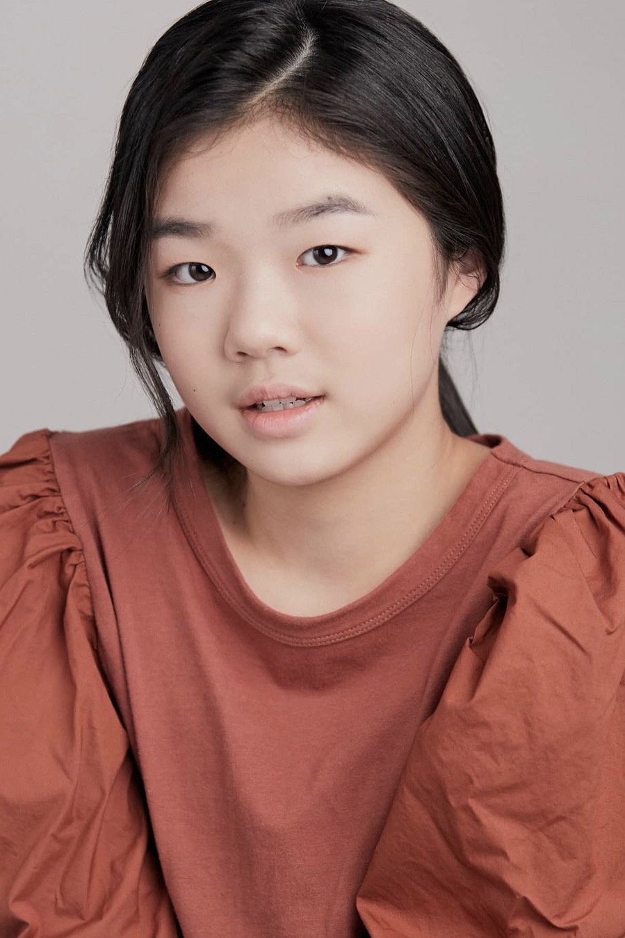 신예서 as Kim Mi-mo in Mask Girl